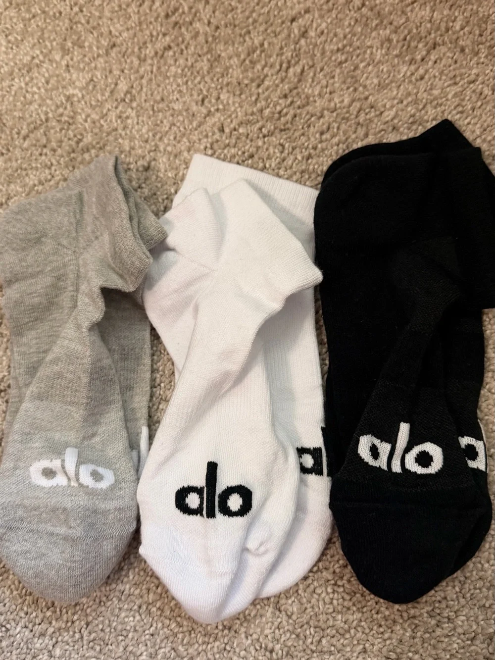 ALO Yoga 3 pairs of  Athletic Ankle Socks
